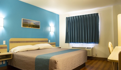 Standard Room, 1 King Bed, Accessible, Non Smoking