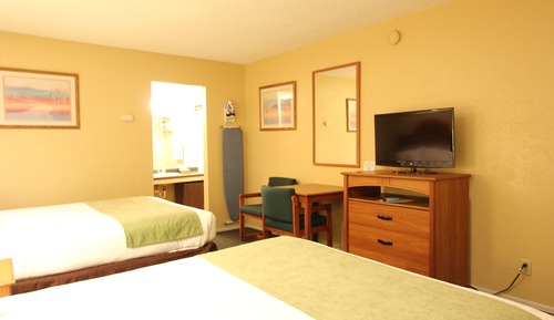 Standard Room, 2 Queen Beds (Pet Friendly)