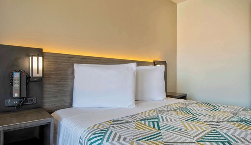 Standard Room, 1 Queen Bed, Non Smoking