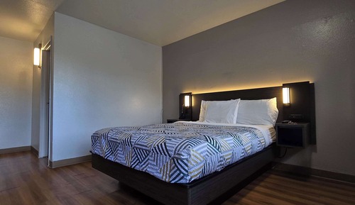 Standard Room, 1 Queen Bed, Accessible, Non Smoking
