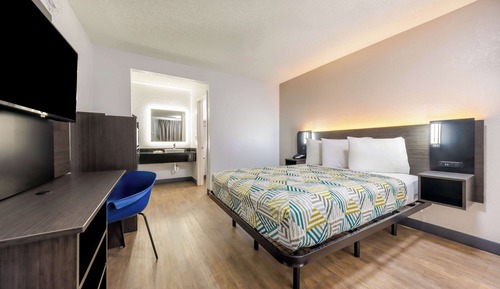Standard Room, 1 Queen Bed, Non Smoking