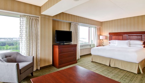 One Bedroom Suite, 1 King Bed with Sleep Sofa, River View