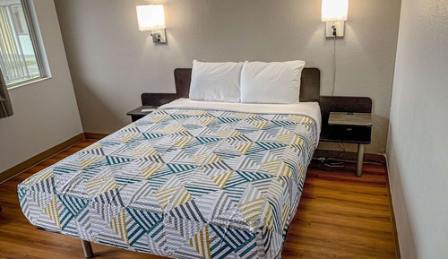 Standard Room, 1 Queen Bed, Smoking