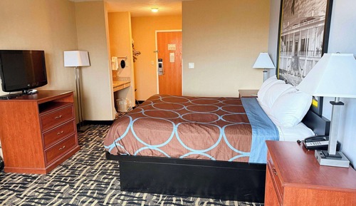 Room, 1 Queen Bed, Hearing Accessible, Non Smoking (Mobility, Roll-in Shower)