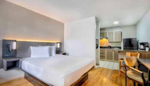 Standard Room, 1 Queen Bed, Accessible, Smoking