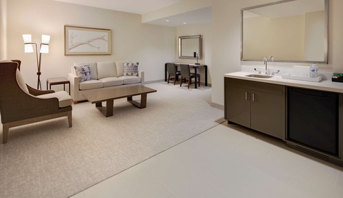 Suite, 1 King Bed, Accessible, Balcony (Bathtub)