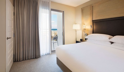 Suite, 1 King Bed, Accessible, Balcony (Roll-In Shower)