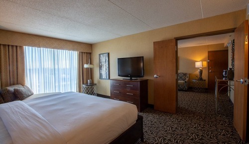 Suite, 1 King Bed, Accessible, Non Smoking (Bathtub)