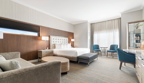 Suite, 1 King Bed, Pool View