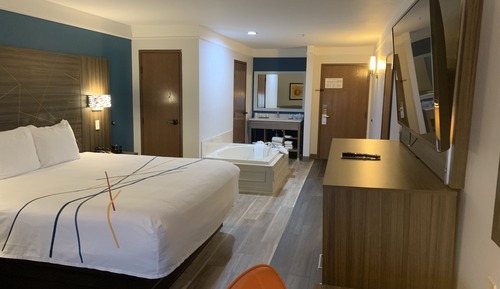 Deluxe Suite, 1 King Bed, Non Smoking