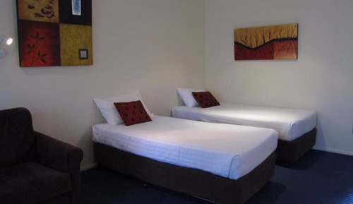 Deluxe Suite with Spa Bath and Bush View