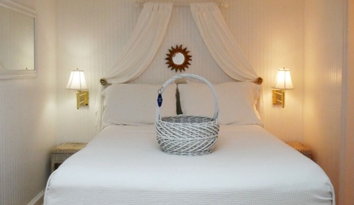 Romantic Studio Suite, Private Bathroom (103 Coconut)