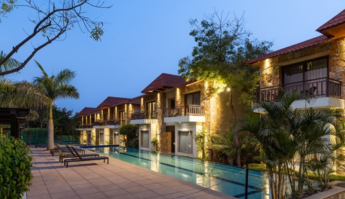 Signature Suite, 1 King Bed, Pool View, Poolside