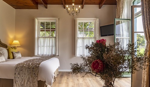 Double or Twin Room, 1 King Bed, Mountain View