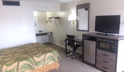 Standard Room, 1 Queen Bed