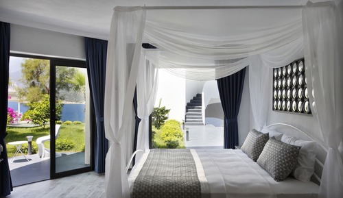 Suite, Jetted Tub, Partial Sea View