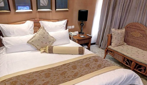 Deluxe Suite