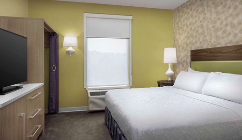 Suite, 1 King Bed, Accessible, Non Smoking