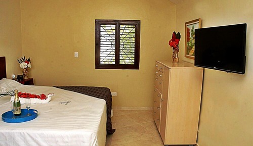 Deluxe Studio