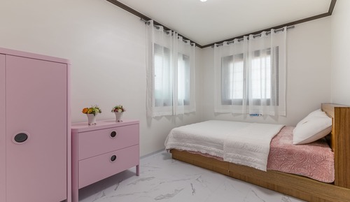 Room (Jasmine)