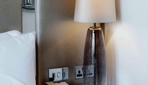 Deluxe Room, 1 King Bed, River View (High Floor)