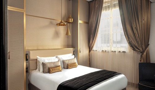 Queen Guest Room
