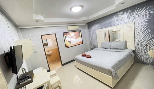 Double Room with Bathtub (Second Floor)