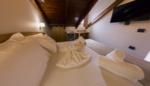 Double Room with Shared Terrace 