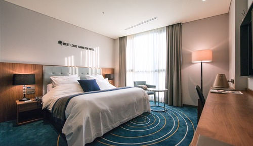Deluxe Queen Room