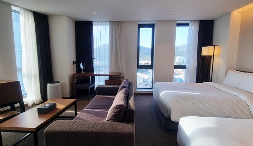 Suite, Multiple Beds, Corner