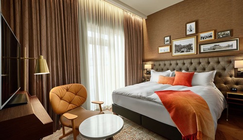 Queen Deluxe Room