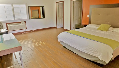 remodeled 2 king beds, suites