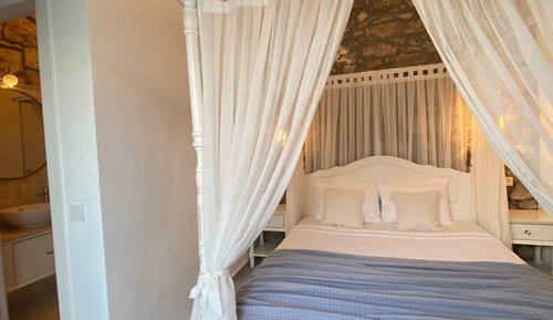 Deluxe Double Room, Garden View