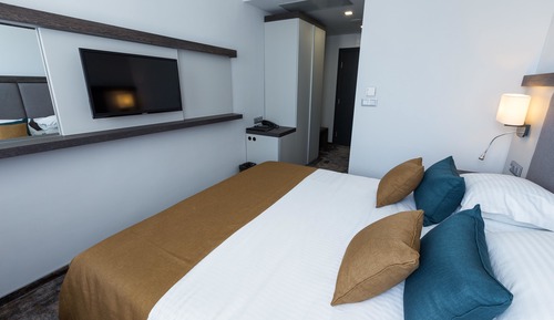 Standard Room, 1 King Bed, Non Smoking, Pool View