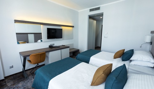 Standard Room, 2 Twin Beds, Balcony, Pool View