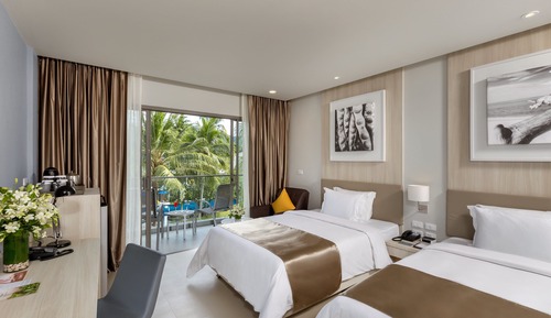 Deluxe Pool View (Beach Wing)