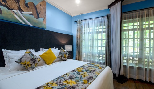 Deluxe Suite, Bathtub, Garden View