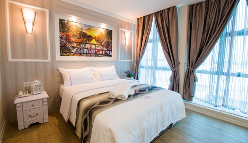 Deluxe King Room 