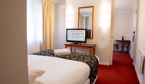 Deluxe Suite with Spa Bath