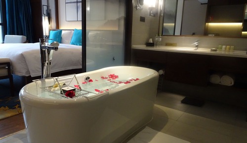 Deluxe Room, 1 King Bed with Sofa bed, Smoking