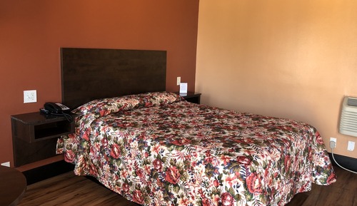 Standard Room, 1 Queen Bed, Refrigerator & Microwave