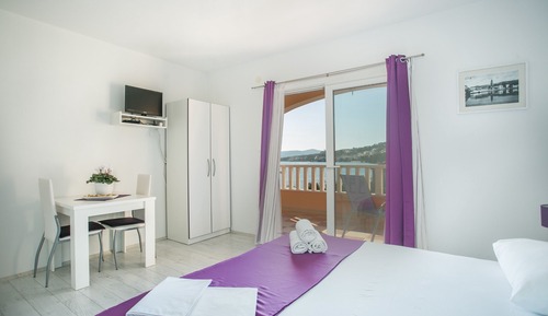 Comfort Studio, 1 Queen Bed, Sea View (A5)