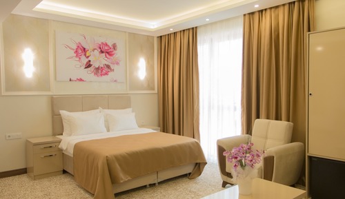 Family Room, Accessible, City View