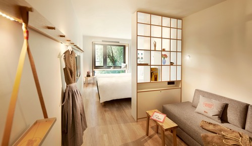 Room, Courtyard View (Compact)
