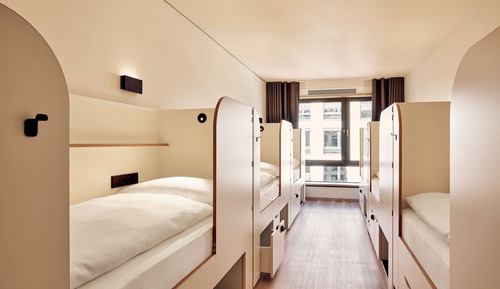 Team Room, 6 single beds
