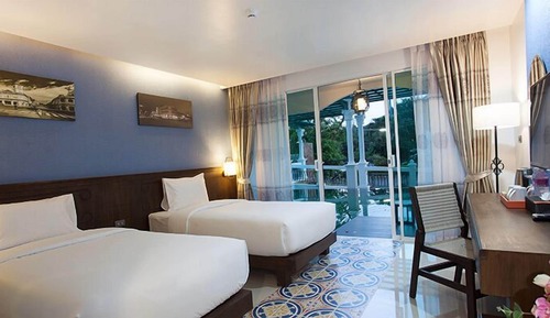 Deluxe Twin Pool Access