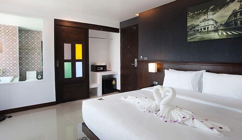 Superior Double Room, Bathtub