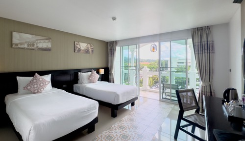 Superior Twin Room, Bathtub