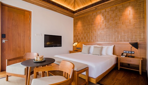 Room, Lake View