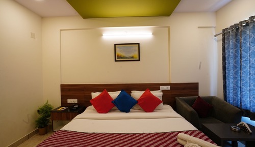 Deluxe Room, 1 King Bed, City View